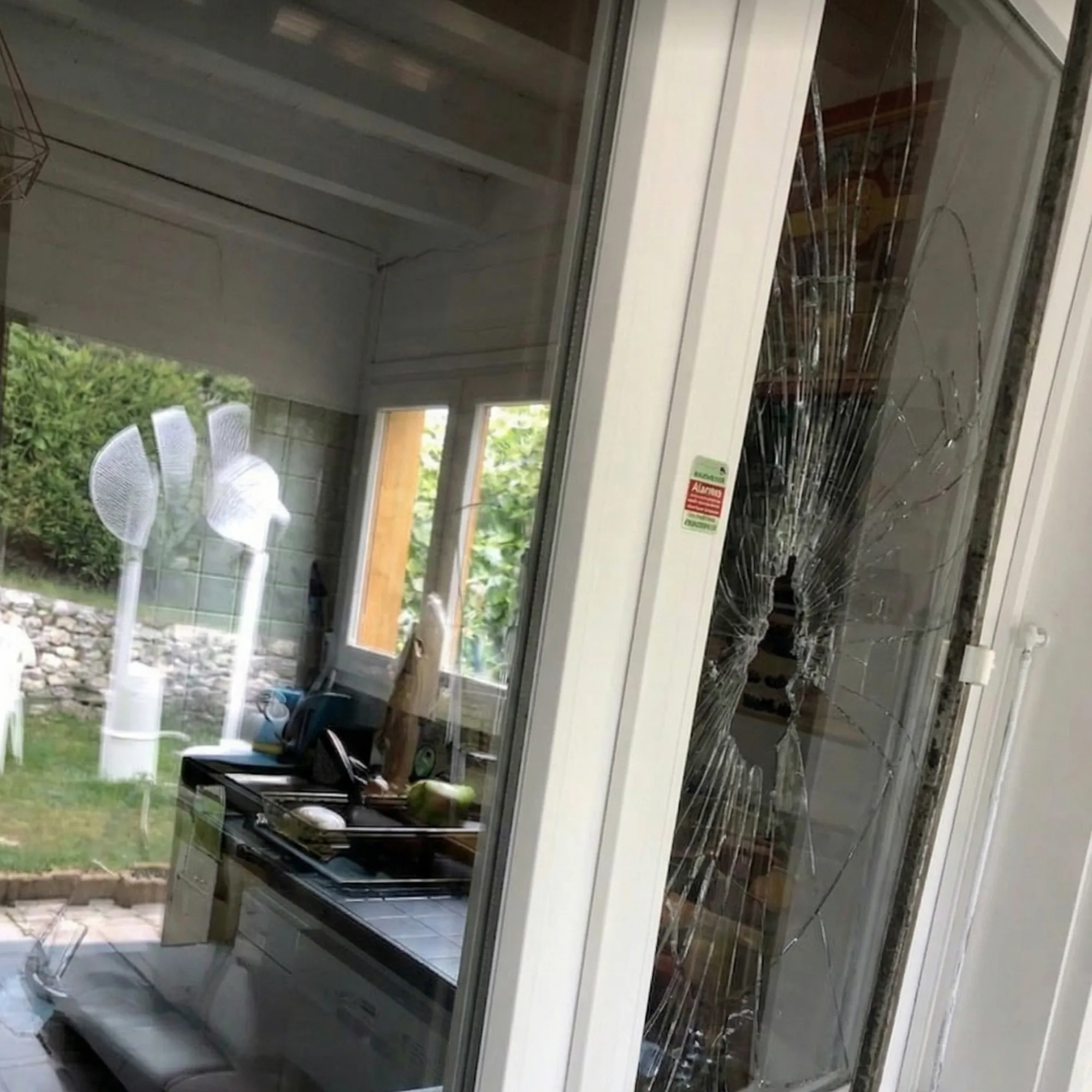 Remplacement vitre fissuree à Versailles VTL